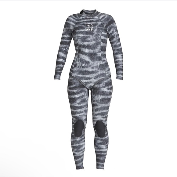 ❗️SOLD❗️LIMITED EDITION 🦈 “Ocean Ramsey” Tiger Shark XCEL Wetsuit 5/mm [Sz. 2] - Picture 4 of 9